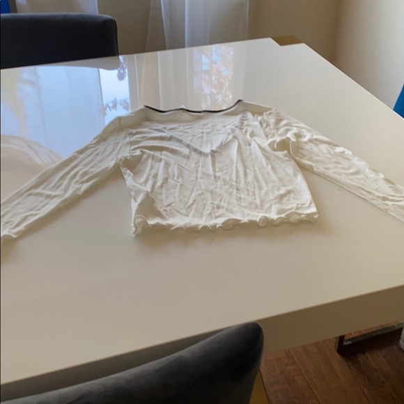 Cream crop top with black piping - Picture 3 of 4